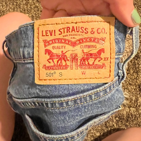 NWOT Dark Wash Levi’s 501 Jeans - Picture 2 of 4